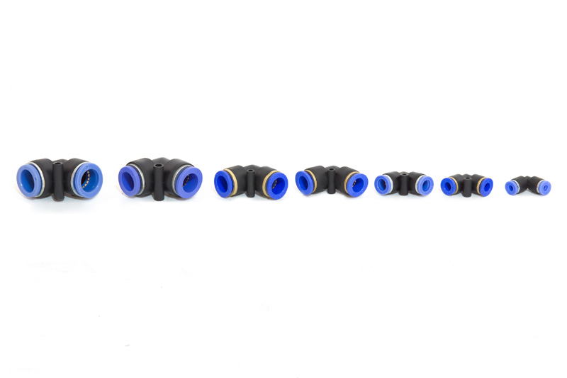 купить Фитинг соединительный для трубок Ф4 мм (уголок)